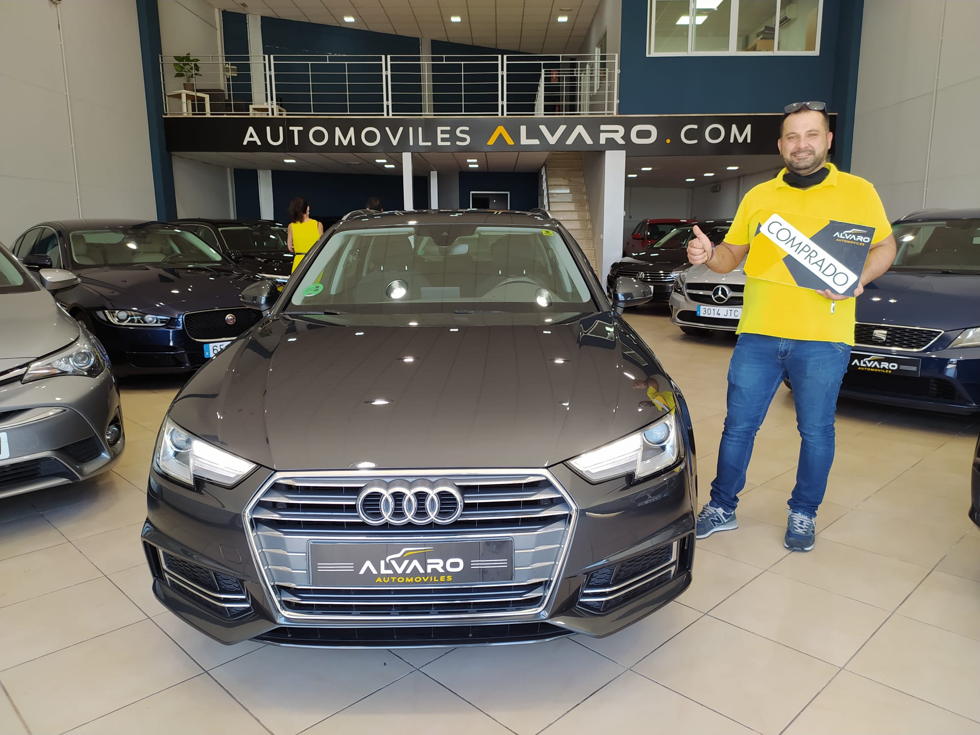 VENGO DE LANTEJUELA UN PUEBLO DE AL LADO DE OSUNA, ESTABA BUSCANDO UN COCHE FAMILIAR Y NADA MÁS ENTRAR EN LA TIENDA ME LLAMO MUCHO LA ATENCIÓN LA LÍNEA DEL AUDI A4. MUCHAS GRACIAS POR LA ATENCIÓN RECIBIDA.
