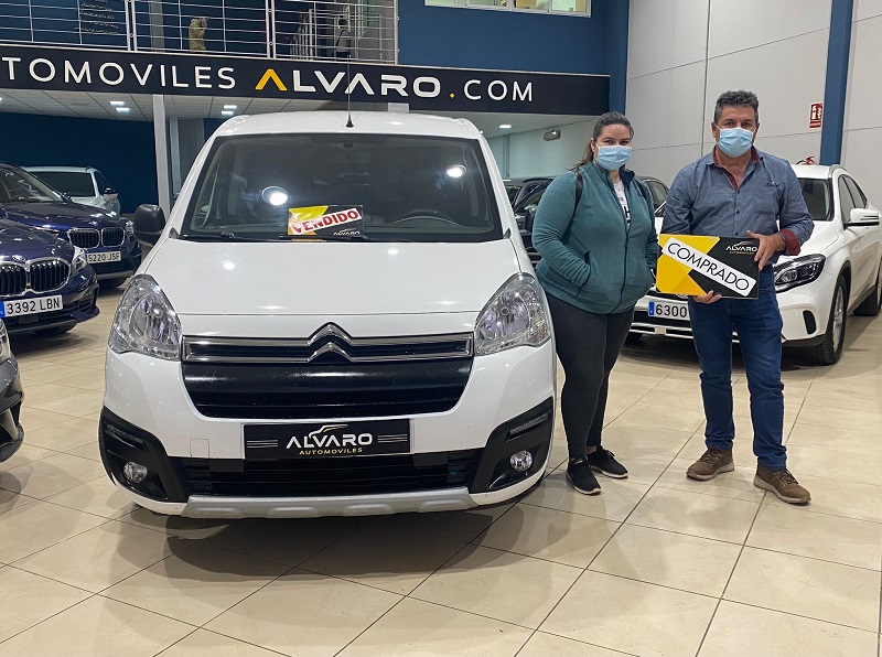 NO ES EL PRIMER COCHE QUE COMPRO EN AUTOMÓVILES ALVARO, ESTABA BUSCANDO UNA FURGONETA PARA LA EMPRESA Y NO DUDE EN IR A LA TIENDA. ACONSEJO AUTOMÓVILES ALVARO 100%.
